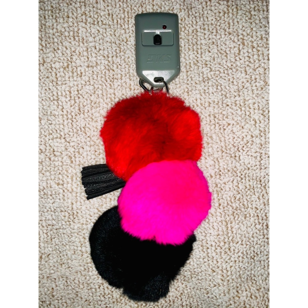 Fuzzy Balls Keychain with tassel. 💖❤️🖤